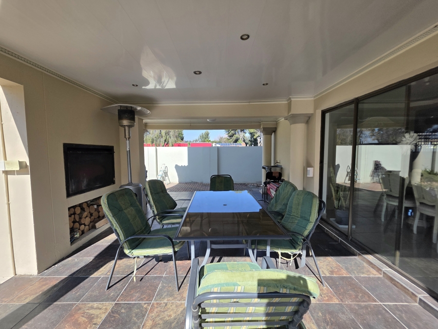 4 Bedroom Property for Sale in Flamingo Park Free State
